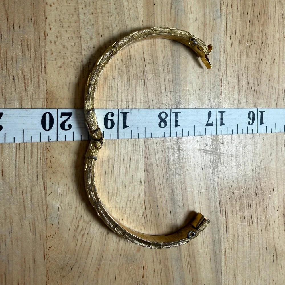 Lisner‎ Hinged Bangle Gold Tone Textured Wheat Leaf Botanical Statement